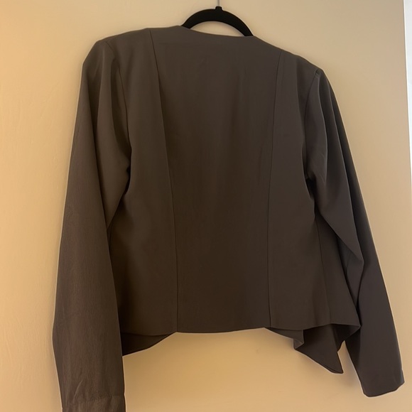 Grey jacket - Picture 3 of 3